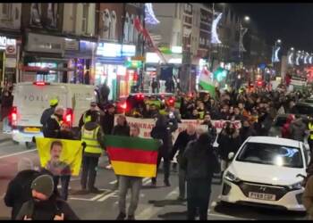 LONDRA’DA BİNLERCE KÜRT ALANLARA İNDİ