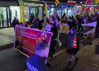 KÜRT HALKI VE DOSTLARI ALANLARDA ROJAVA DEVRİMİ’Nİ SAHİPLENİYOR