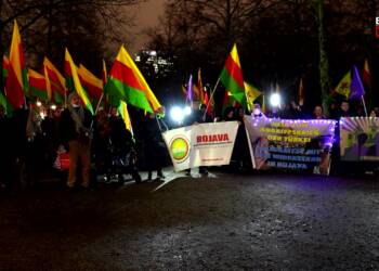 AVRUPA KENTLERİ ROJAVA İÇİN ALANLARA ÇIKTI